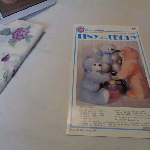 VINTAGE BEAR PATTERNS & RUFFLES FLORAL PILLOW SHAMS LOT - Picture 6 of 10